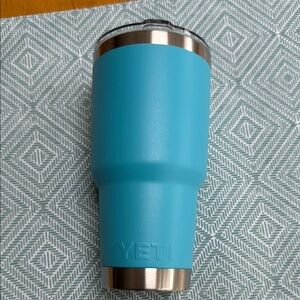 YETI Aqua Travel Mug with Stainless Steel Accent 30 oz